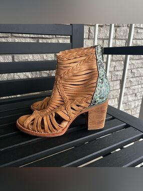 Freebird Tan/Turquoise Peep-Toe Blocked Heeled Bela Booties Size 7